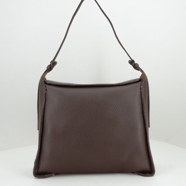 Gianni Chiarini borsa a spalla Penelope, in pregiata pelle double grana maxi. Con spallaccio lungo, borsa color marrone scuro. Look elegante. Stefano Ascari spilamberto (mo)