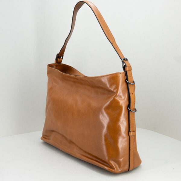 Gianni Chiarini borsa a spalla Astrid, in pregiata pelle color cuoio effetto e look vintage. Spallaccio regolabile . Stefano Ascari spilamberto (mo)
