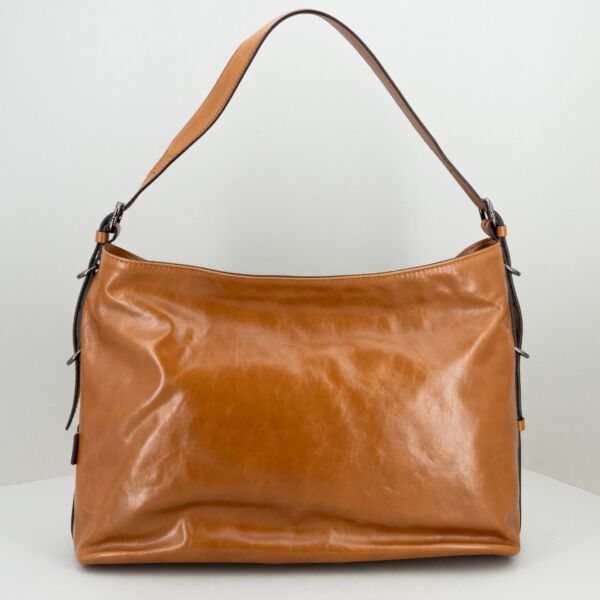 Gianni Chiarini borsa a spalla Astrid, in pregiata pelle color cuoio effetto e look vintage. Spallaccio regolabile . Stefano Ascari spilamberto (mo)