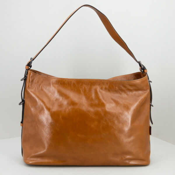 Gianni Chiarini borsa a spalla Astrid, in pregiata pelle color cuoio effetto e look vintage. Spallaccio regolabile . Stefano Ascari spilamberto (mo)