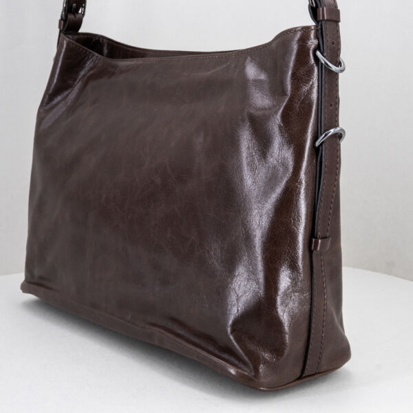 Gianni Chiarini borsa a spalla Astrid espresso, in pregiata pelle color marrone scuroeffetto e look vintage. Spallaccio regolabile . Stefano Ascari spilamberto (mo)