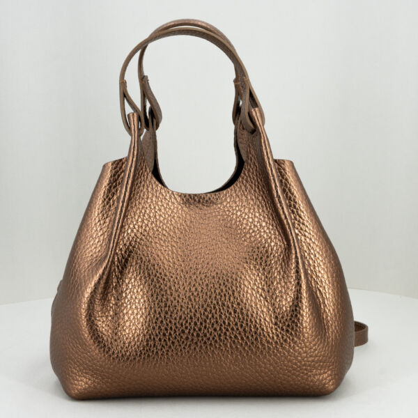Gianni Chiarini Dua toasted small, con manici e gancio interno per modificare le dimensioni della borsa. Ideale come borsa tracolla o borsa a mano. Pochette interne con zip e laccio di sicurezza. stefano ascari spilamberto (mo)