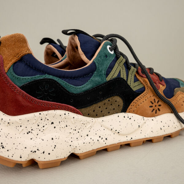 Flower Mountain sneaker Yamano 3 navy, scarpa sportiva da uomo colori scuri e caldi. Suola in gomma ammortizzata e stile trekking. Stefano Ascari spilamberto (mo)