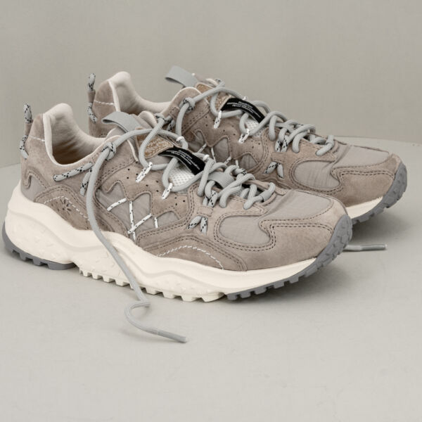 Flower Mountain sneaker Yamabushi grigio, occhielli rinforzati e suola in gomma ultra leggera. Scarpa sportiva da uomo elegante in stile trekking. Stefano Ascari spilamberto (mo)