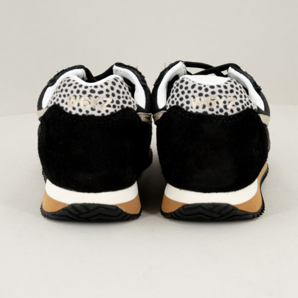 W6YZ sneaker Samoa Uni nera, scarpa sportiva da donna economica e comoda in tessuto tecnico e suede nero con dettagli e logo wizz in pelle platino. Talloncino a pois neri. Stefano Ascari spilamberto (mo)