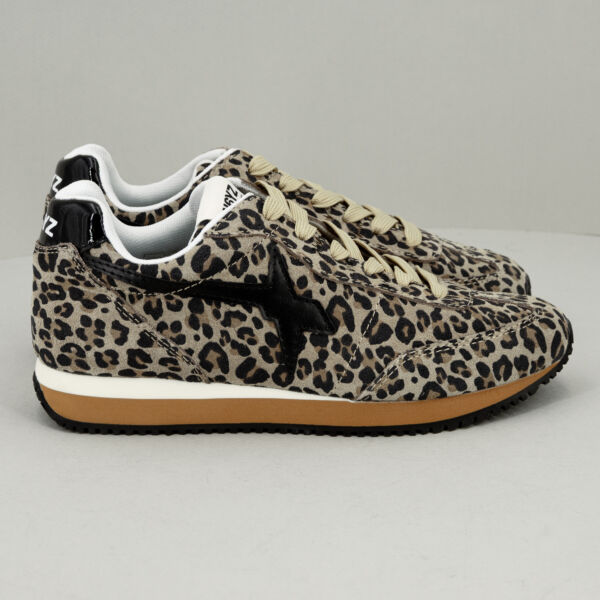 W6YZ sneaker Samoa Uni leopard, scarpa sportiva donna dal carattere e look deciso. In suede beige leoparda con logo wizz in pelle nera. Stefano Ascari spilamberto (mo).