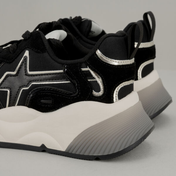 W6YZ sneaker Samoa Uni platino, in tessuto tecnico e suede tono su tono con dettagli platino. Suola alta ammortizzata. Stefano Ascari spilamberto (mo)