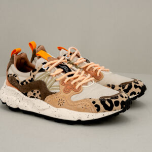 Flower Mountain sneaker Yamano 3 beige, occhielli rinforzati, lacci stile trekking e suola ultra leggera per una scarpa sportiva donna di grande carattere. Stefano Ascari spilamberto (mo)