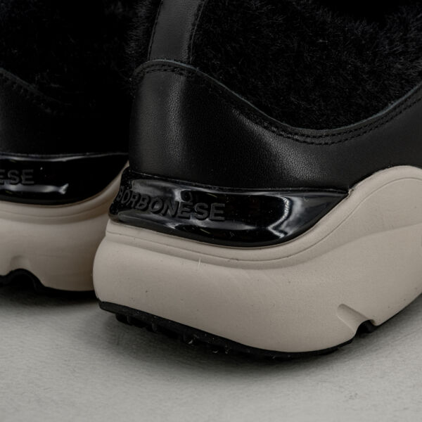 Borbonese sneaker pelle nera con logo Borbonese in tapiro sul piede ed eco pelliccia. Calzata ampia e comoda. Stefano Ascari spilamberto (mo)