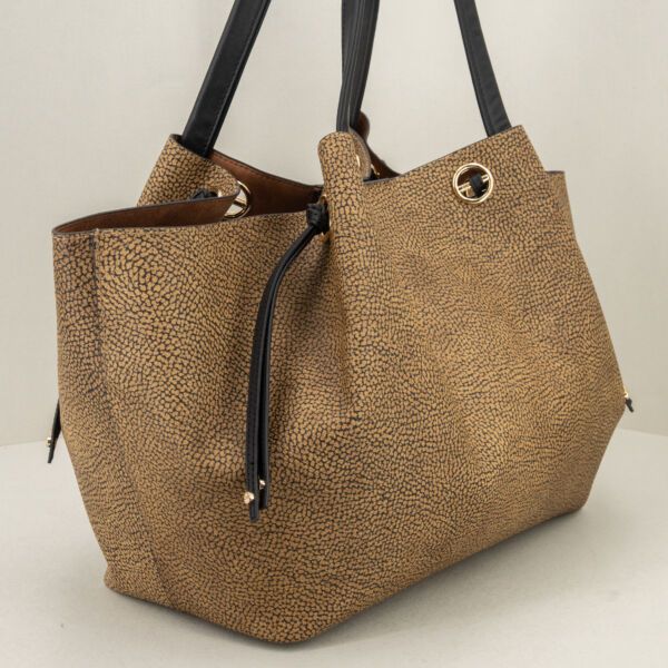 Borbonese shopper Marèe graffiti op classic e pregiata pelle colore nero. Capiente, grande ed elegante con pochette interna di sicurezza. Stefano Ascari spilamberto (mo)