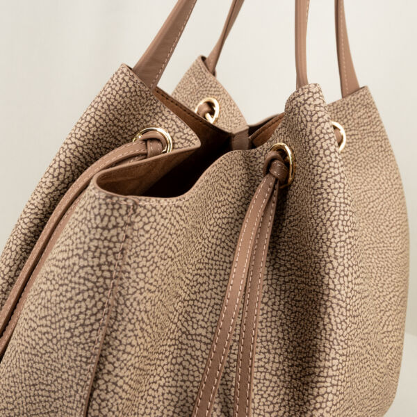 Borbonese shopper Marèe graffiti e pregiata pelle colore tono su tono. Capiente, grande ed elegante con pochette interna di sicurezza. Stefano Ascari spilamberto (mo)mushroom,