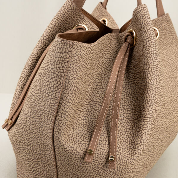 Borbonese shopper Marèe graffiti e pregiata pelle colore tono su tono. Capiente, grande ed elegante con pochette interna di sicurezza. Stefano Ascari spilamberto (mo)mushroom,