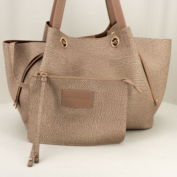 Borbonese shopper Marèe graffiti e pregiata pelle colore tono su tono. Capiente, grande ed elegante con pochette interna di sicurezza. Stefano Ascari spilamberto (mo)mushroom,