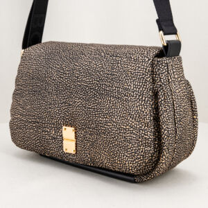 Borbonese borsa cross over op classic, borsa in nylon op classic e dettagli color nero. Tracolla regolabile in tessuto e chiusura con patta e magnete. Borsa pratica. Stefano Ascari spilamberto (mo)