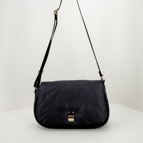 Borbonese borsa cross over tracolla nera, borsa in nylon e dettagli color nero. Tracolla regolabile in tessuto e chiusura con patta e magnete. Borsa pratica. Stefano Ascari spilamberto (mo)