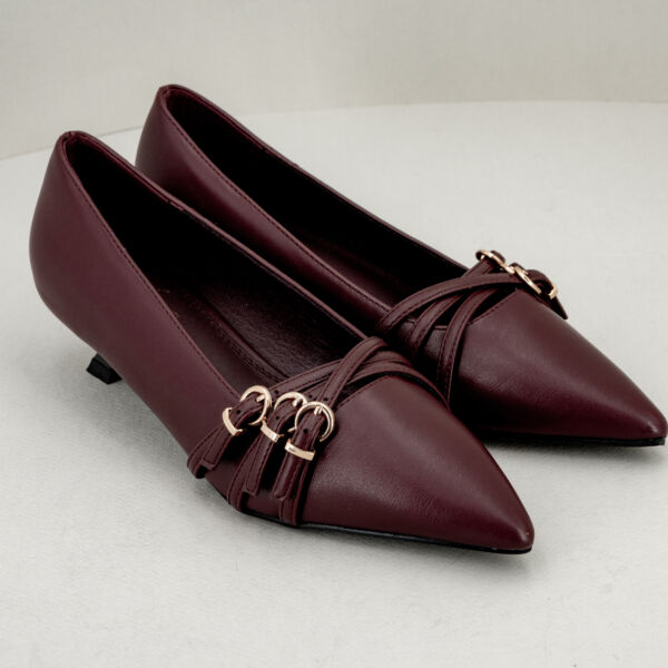 Ovyè scarpa bassa bordeaux, con fibbie tacco basso e punta. Scarpa donna by Crisitna Lucchi. Stefano Ascari Spilamberto (Mo)