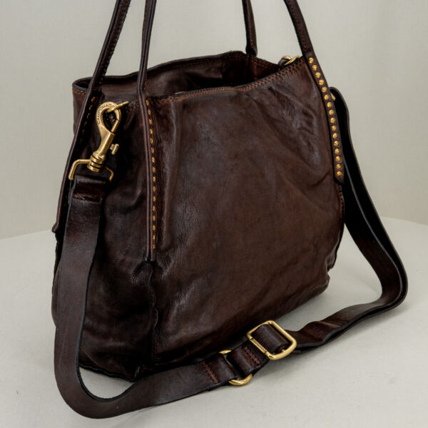 Campomaggi borsa tracolla con borchie, in pregiata pelle è fatta in Italia. Borsa donna elegante e resistente all'usura. Stefano Ascari Spilamberto (Mo)