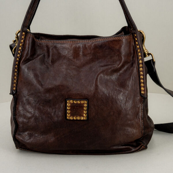 Campomaggi borsa tracolla con borchie, in pregiata pelle è fatta in Italia. Borsa donna elegante e resistente all'usura. Stefano Ascari Spilamberto (Mo)
