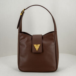 Vicolo borsa a spalla pelle marrone, con spallacio e fibbia. Chiusura con pattina e logo "Vicolo".Borsa elegante ed economica. Stefano Ascari Spilamberto (mo)