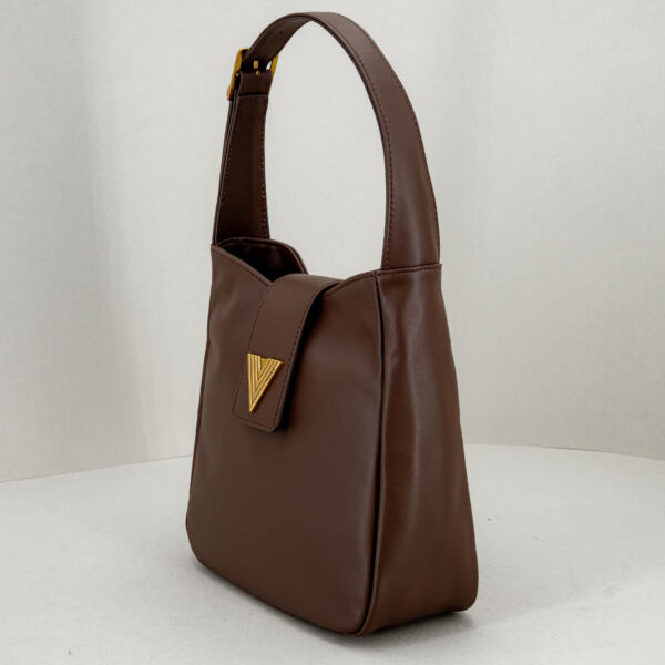 Vicolo borsa a spalla pelle marrone, con spallacio e fibbia. Chiusura con pattina e logo "Vicolo".Borsa elegante ed economica. Stefano Ascari Spilamberto (mo)
