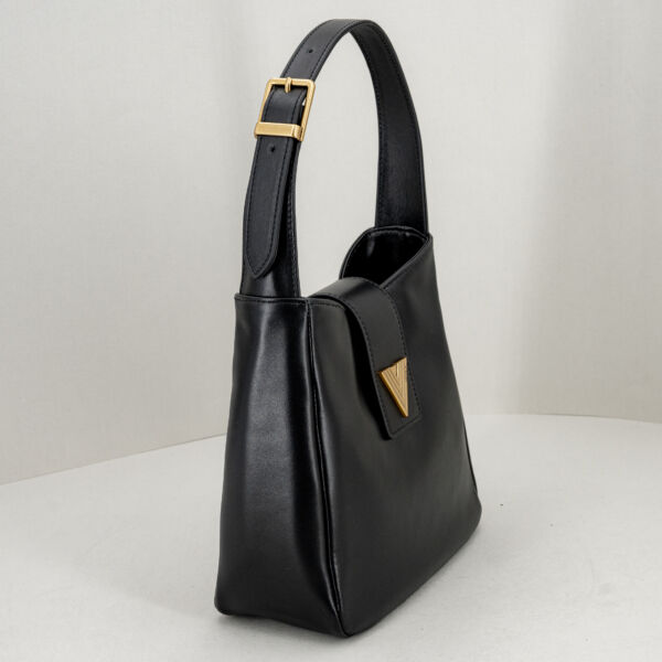 Vicolo borsa a spalla pelle nera, con spallacio e fibbia. Chiusura con pattina e logo "Vicolo".Borsa elegante ed economica. Stefano Ascari Spilamberto (mo)