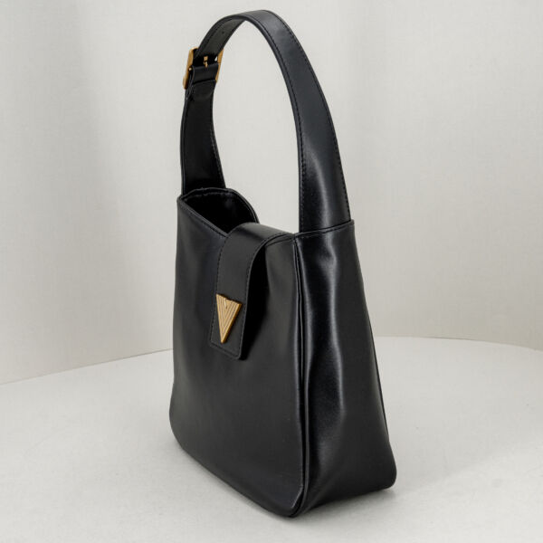 Vicolo borsa a spalla pelle nera, con spallacio e fibbia. Chiusura con pattina e logo "Vicolo".Borsa elegante ed economica. Stefano Ascari Spilamberto (mo)