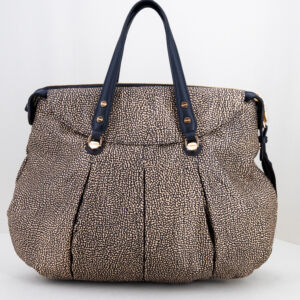 Borbonese borsa shopping large op, manici in pelle con tracolla in tessuto regolabile e removibile. Leggera e capiente. Fotografata di fronte. Stefano Ascari Spilamberto (Mo)