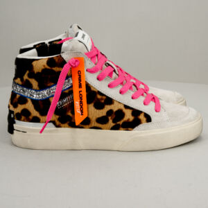 nuovi arrivi sneaker donna in pelle fatte in Italia, comode., in pelle bianca e leopard con dettagli glitter sul tallone. Stefano Ascari Spilamberto (Mo), fotografata di lato.