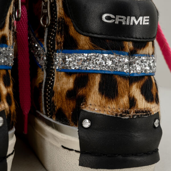 nuovi arrivi sneaker donna in pelle fatte in Italia, comode., in pelle bianca e leopard con dettagli glitter sul tallone. Stefano Ascari Spilamberto (Mo), fotografata dettagli del tallone..