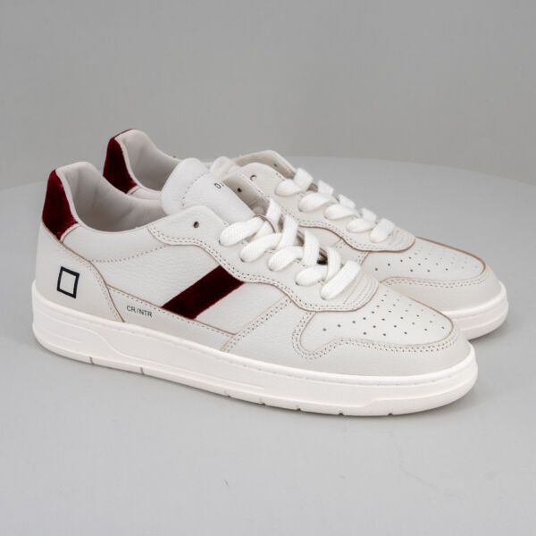 D.A.T.E. sneaker Court 2.0 Natural milk, in vera pelle colore bianco e dettagli in suede rosso scuro. Look vintage. Stefano Ascari spilamberto (mo)