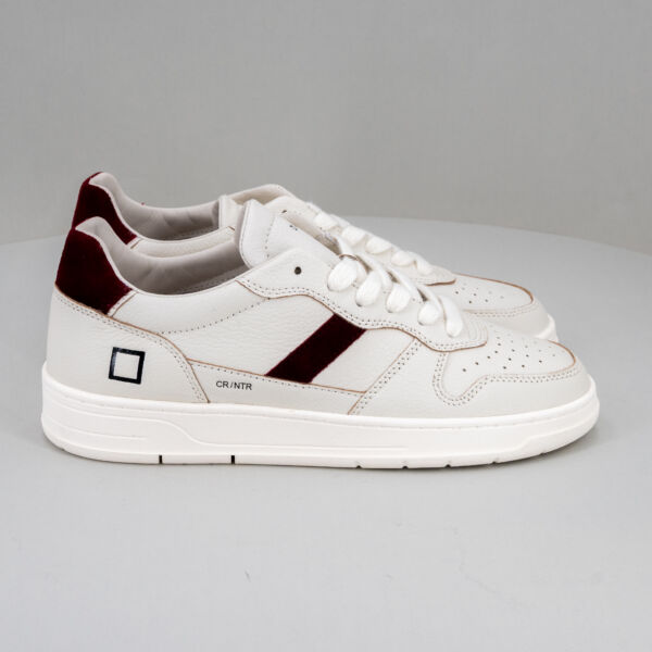 D.A.T.E. sneaker Court 2.0 Natural milk, in vera pelle colore bianco e dettagli in suede rosso scuro. Look vintage. Stefano Ascari spilamberto (mo)