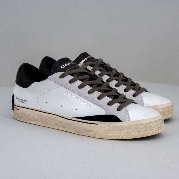 Crime London distressed 2.0 white, scarpa sportiva da uomo in vera pelle colore bianco con dettagli marrone e nero. Look vintage. Stefano Ascari spilamberto (mo)