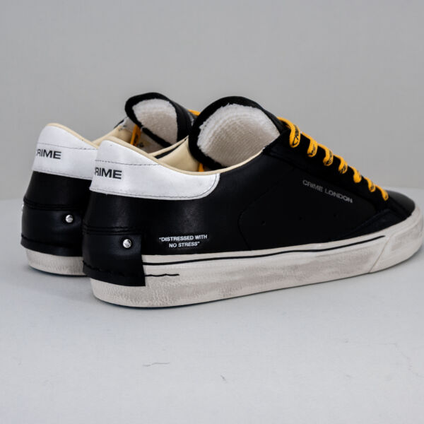 Crime London distressed 2.0 black, scarpa sportiva da uomo in pelle colore nero lacci bicolore, effetto vintage. Stefano Ascari spilamberto (mo)