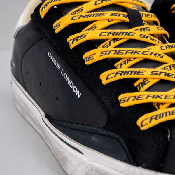 Crime London distressed 2.0 black, scarpa sportiva da uomo in pelle colore nero lacci bicolore, effetto vintage. Stefano Ascari spilamberto (mo)