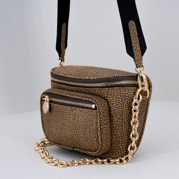 Borbonese mini marsupio graffiti, con tracolla in tessuto removibile e catena dorata. Elegante mini bag. Fotografata di lato. Stefano Ascari Spilamberto (Mo)