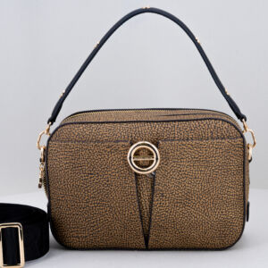 Borbonese camera case op natural e dettagli in nero. Con tracolla regolabile e removibile ed elegante spallaccio in pelle tono su tono con borchie applicate. Stefano Ascari Spilamberto (Mo). Borsa Borbonese fotografata con solo lo spallaccio.