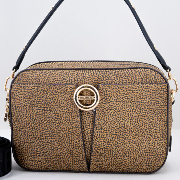 Borbonese camera case op natural e dettagli in nero. Con tracolla regolabile e removibile ed elegante spallaccio in pelle tono su tono con borchie applicate. Stefano Ascari Spilamberto (Mo). Borsa Borbonese fotografata con solo lo spallaccio.