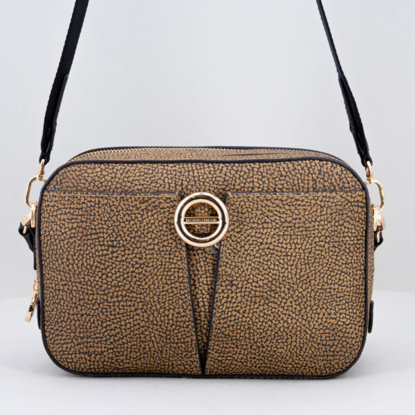 Borbonese camera case op natural e dettagli in nero. Con tracolla regolabile e removibile ed elegante spallaccio in pelle tono su tono con borchie applicate. Stefano Ascari Spilamberto (Mo). Borsa Borbonese fotografata con solo la tracolla di fronte.
