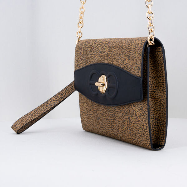 Borbonese mini bag elegante con tracollina in metallo dorato o polsino removibile. Chiusura con patta. Stefano Ascari Spilamberto (Mo). Borsa fotografata di lato.