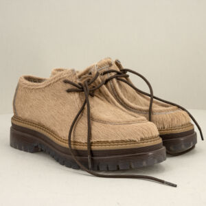 Les Tulipes scarpa bassa con lacci in cavallino, calzata comoda e ampia. Scarpa donna stile Sebago fatta in Italia, Stefano Ascari Spilamberto (Mo), scarpa fotografata di lato