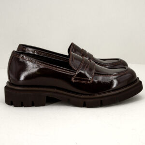 Les Tulipes mocassino testa di moro, scarpa donna in vera pelle fatta in italia, suola in gomma naturale. Comoda. Stefano Ascari Spilamberto (Mo). Mocassino fotografato di lato, sfondo neutro