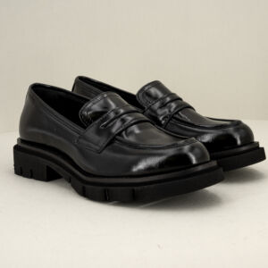 Les Tulipes mocassino pelle nera, scarpa donna in vera pelle fatta in italia, suola in gomma naturale. Comoda. Stefano Ascari Spilamberto (Mo). Mocassino fotografato di lato, sfondo neutro