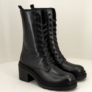 Les Tulipes anfibio nero tacco alto, con lacci e zip. Tacco 6 cm con carrarmato, vera pelle fatto in italia. Stefano Ascari Spilamberto (Mo) Stivale anfibio donna nero fotografato di lato su sfondo neutro