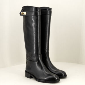 Les Tulipes stivale pelle nero, stile cavallerizza in vera pelle colore nero. Stefano Ascari Spilamberto (Mo) Stivale donna elegante nero fotografato di lato