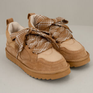 Sneaker pelle scamosciata tan, maxi lacci suola leggera dentellata. Sneaker donna comoda e calda. Stefano Ascari Spilamberto (Mo).