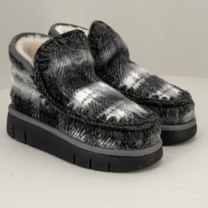 stivale donna Mou in pelo di montone e suola leggera. Nuovi arrivi autunno inverno 2025. Stefano Ascari Spilamberto (Mo)