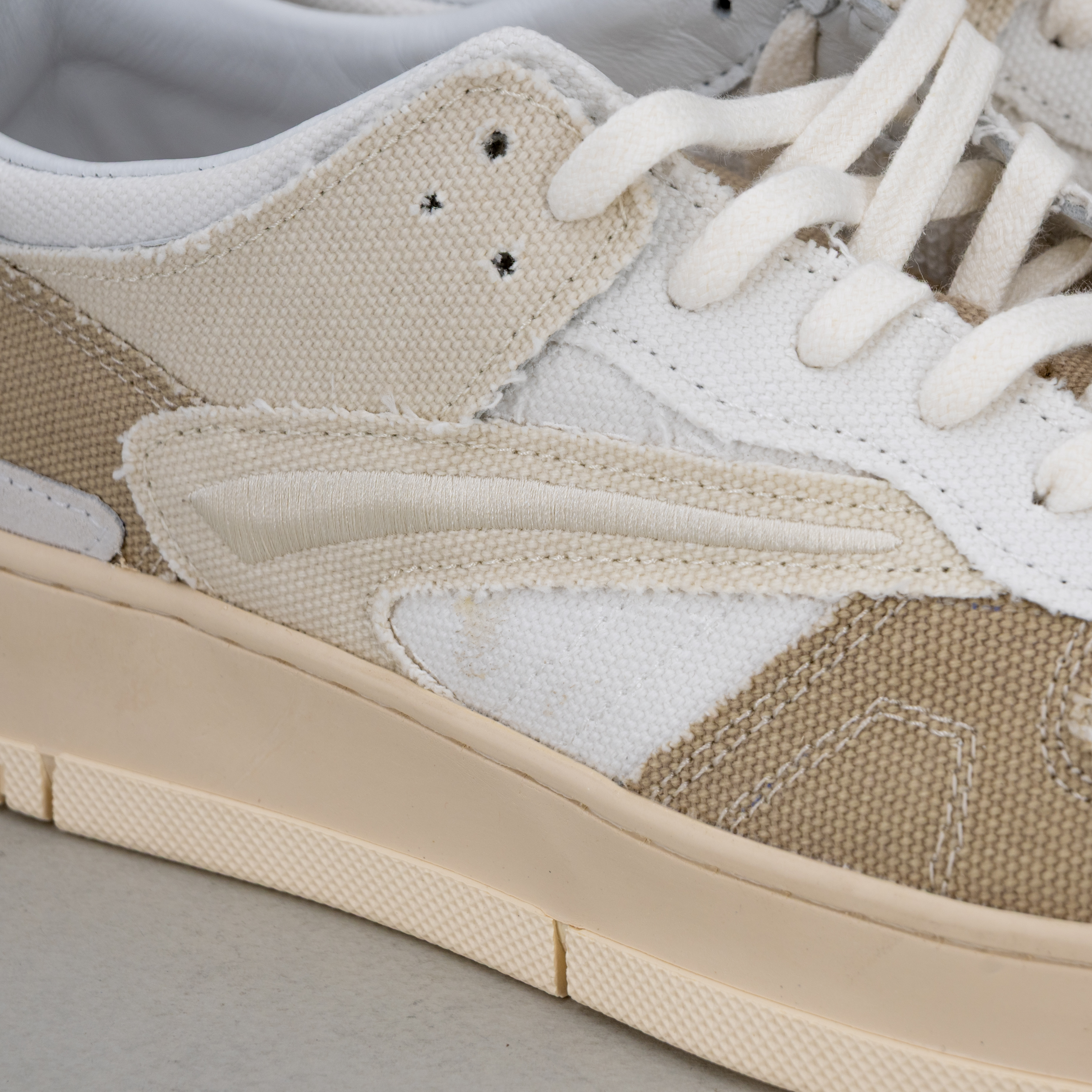 sneaker uomo in lino e suede dai colori neutri ed eleganti