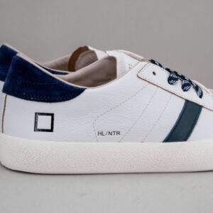 sneaker uomo elegante e comoda in pelle bianca con dettagli blu.