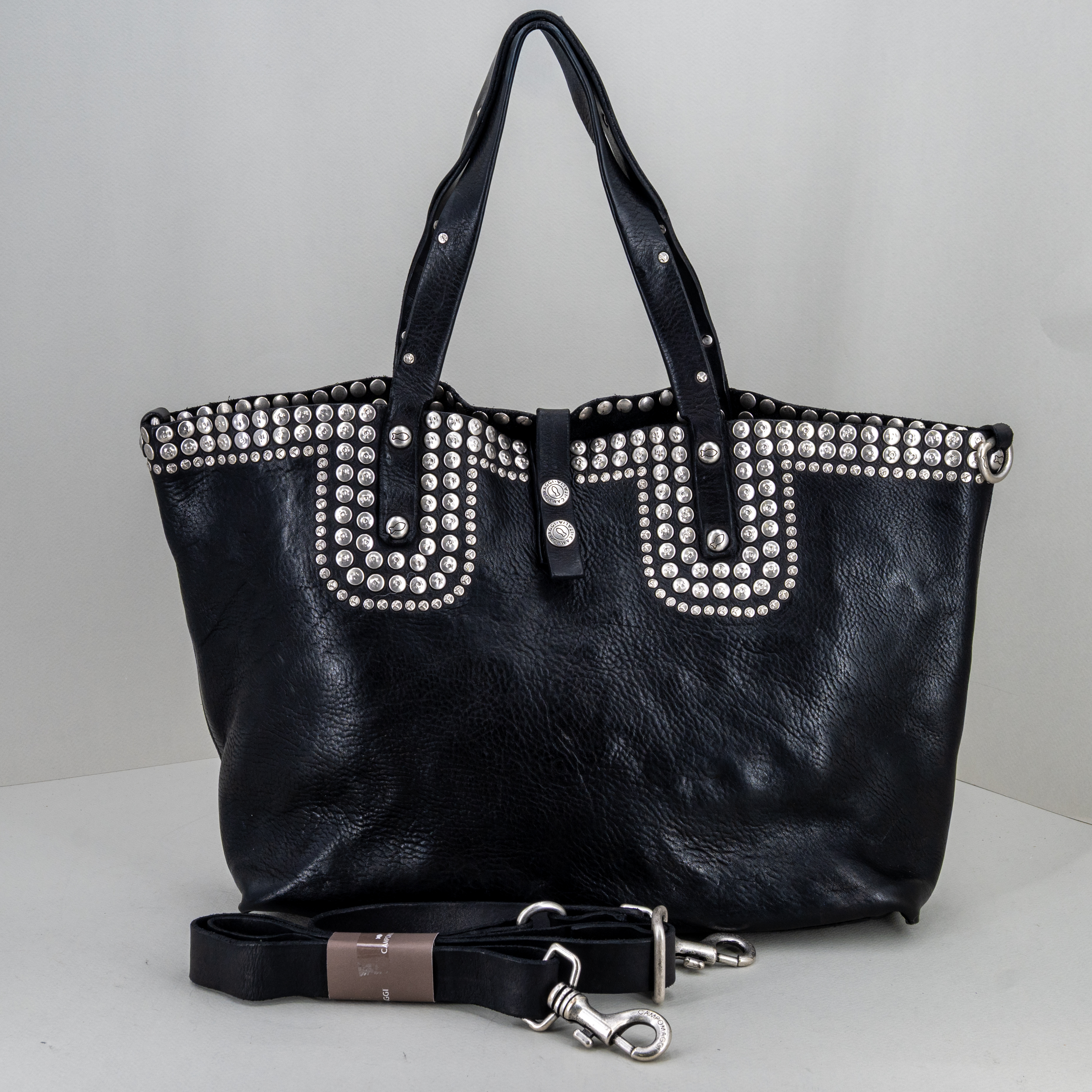 borsa donna shopping bag in pelle nera con rivetti. Fatta a mano in Italia.