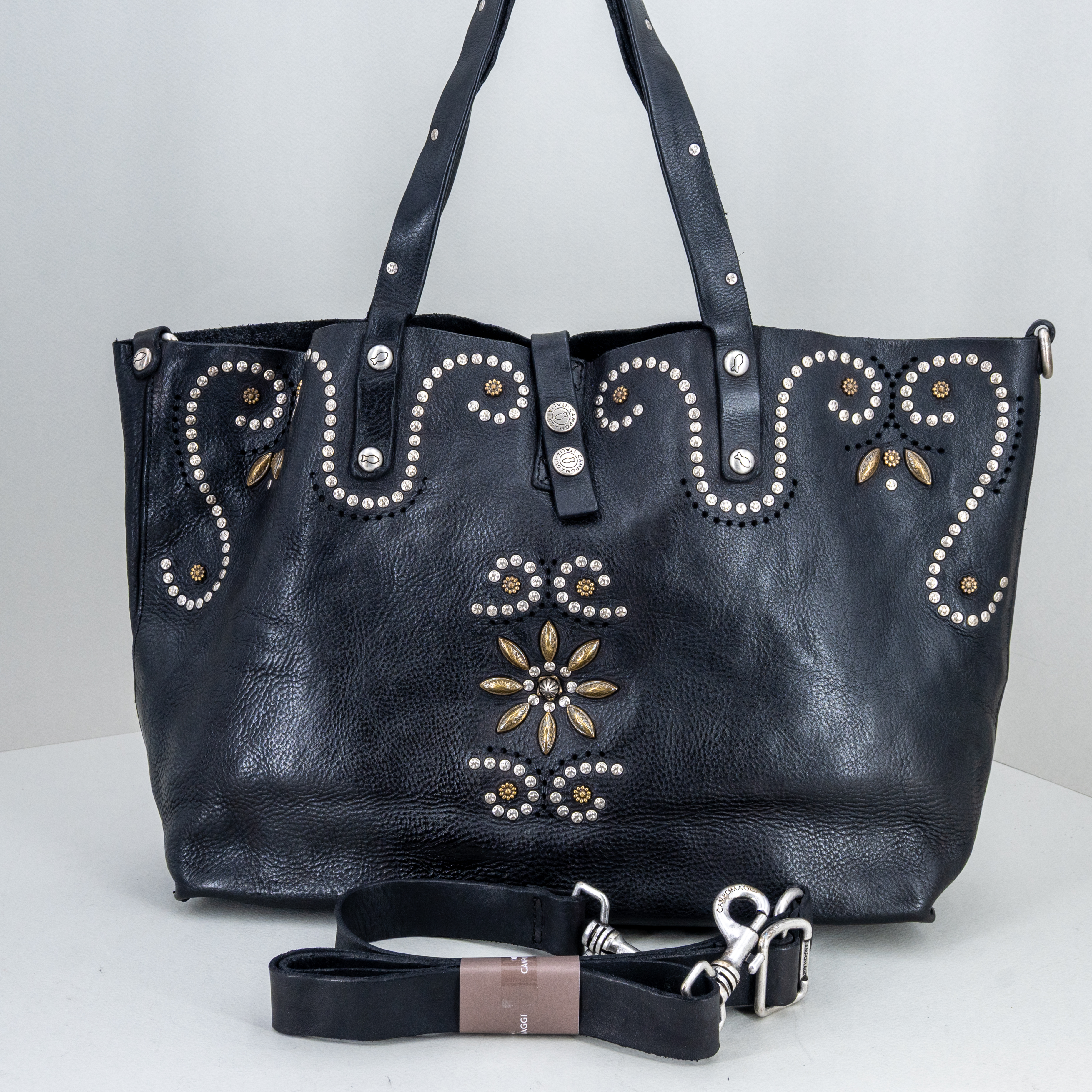 borsa donna in vera pelle colore nero, grande con manici e borchie applicate, disegni a fiore
